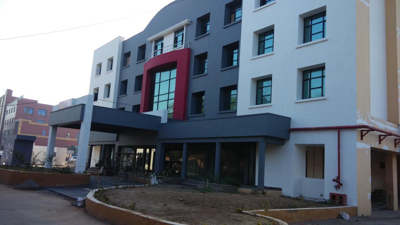 Max Hotels Dzsabalpur Kültér fotó